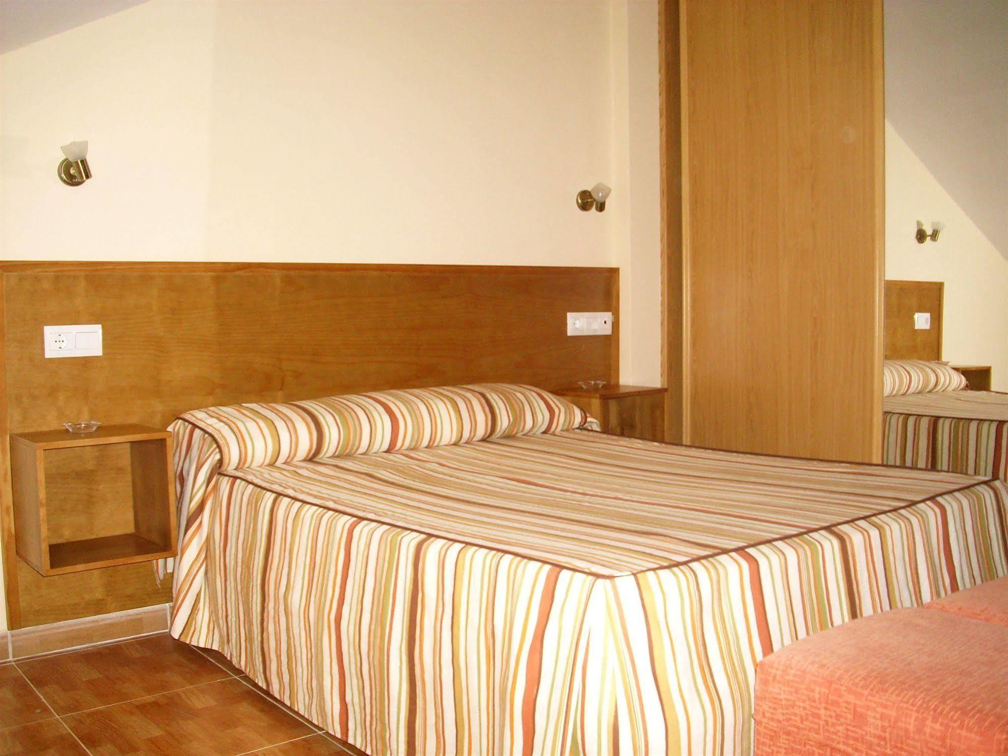 Apartamentos María Del Carmen Torremolinos Exterior foto