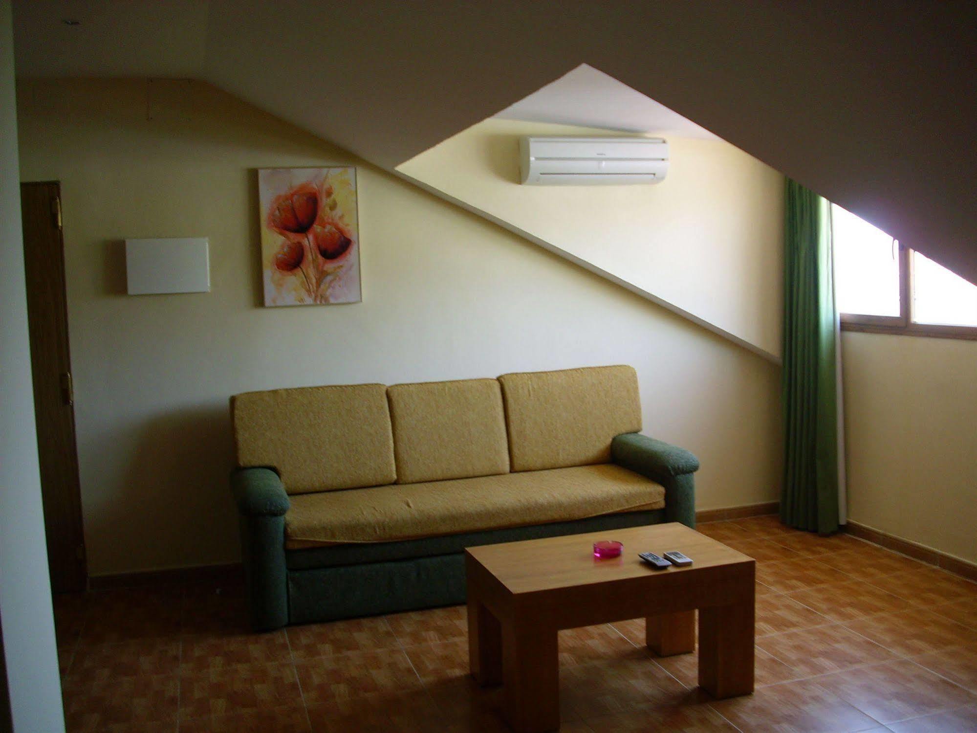 Apartamentos María Del Carmen Torremolinos Exterior foto